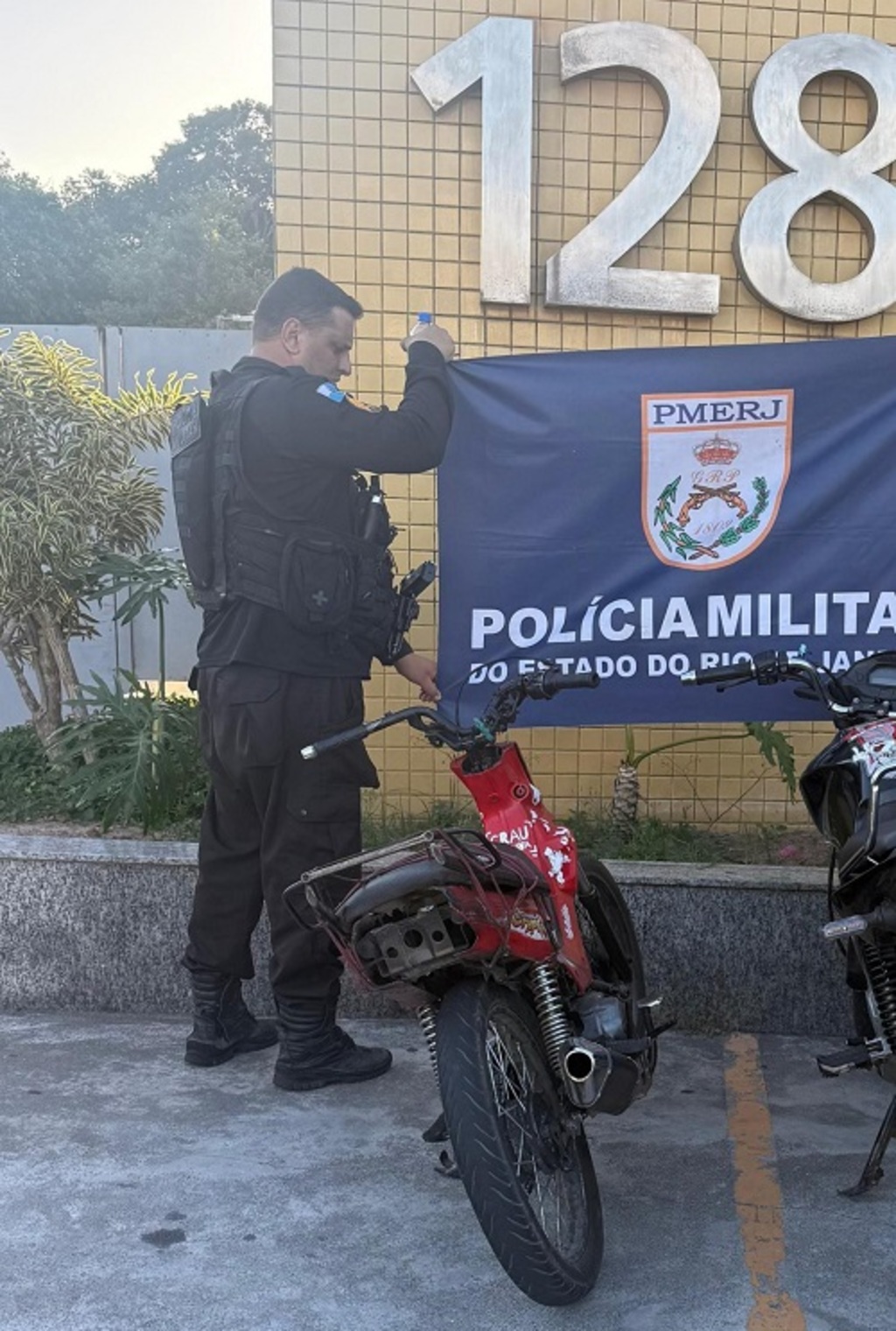 Polícia Militar detém três pessoas em fiscalização de trânsito em Rio das Ostras
