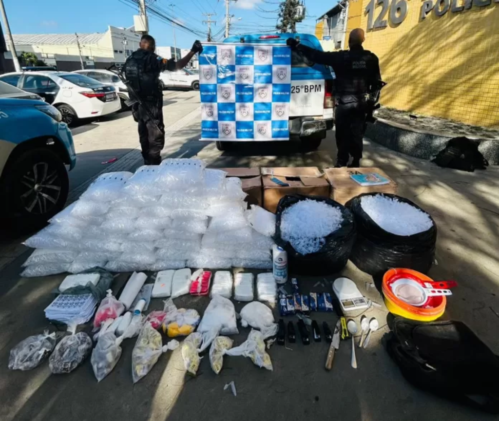 Polícia Militar apreende grande carregamento de materiais usados no tráfico em Cabo Frio