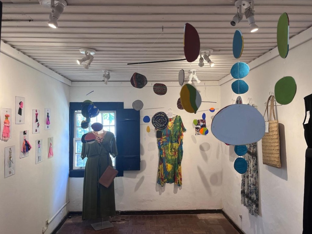 Peças produzidas em oficinas são expostas na Casa de Cultura de Rio das Ostras