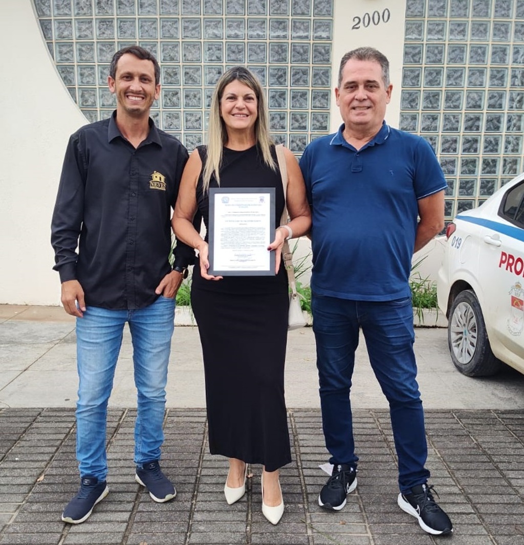 Presidente da CDL Rio das Ostras recebe Moção de Aplausos na Câmara de Vereadores