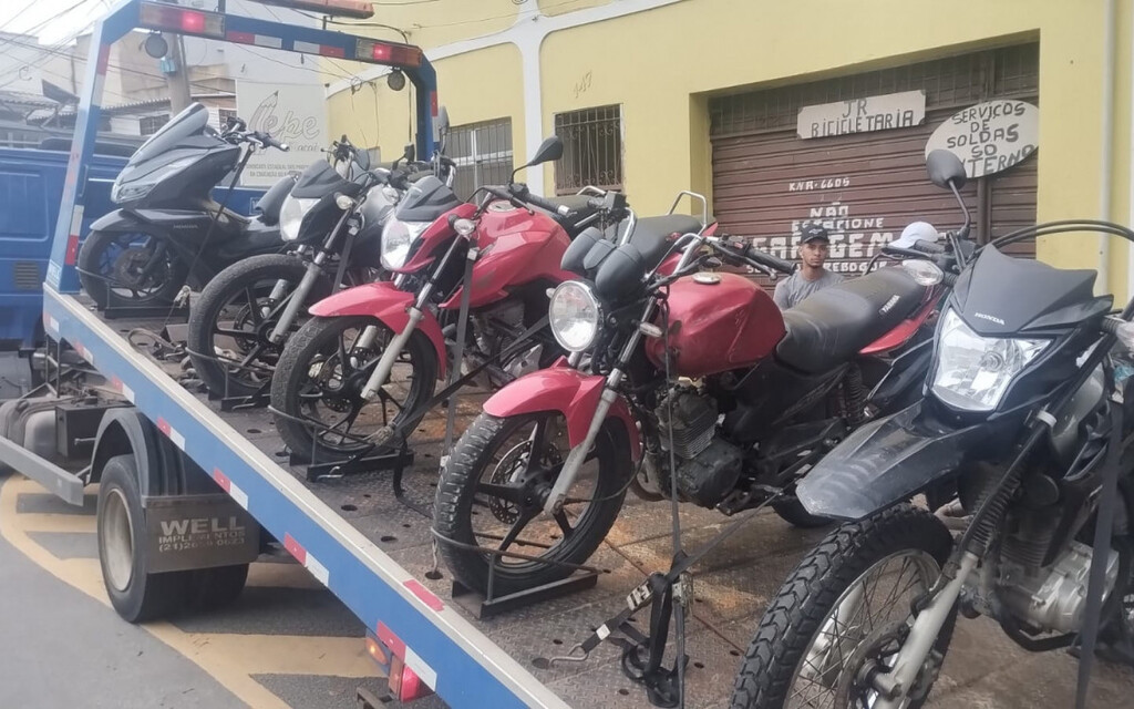 Fiscalização integrada recupera motos roubadas e retira veículos irregulares das ruas em Macaé